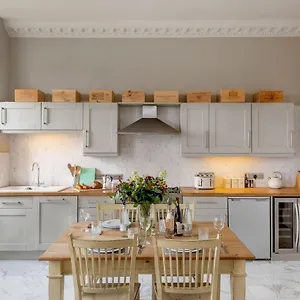 Luxury Two Floor Central Duplex Free Parking , Bath United Kingdom